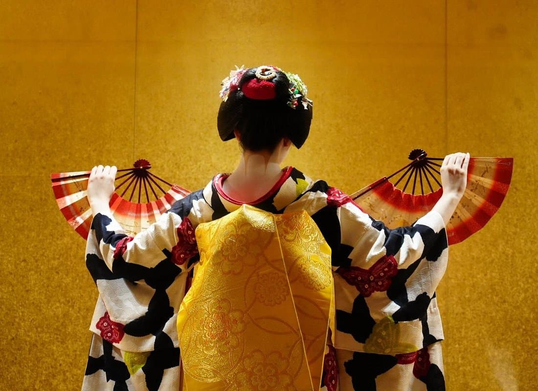 Geisha District Evening Walk — Gion