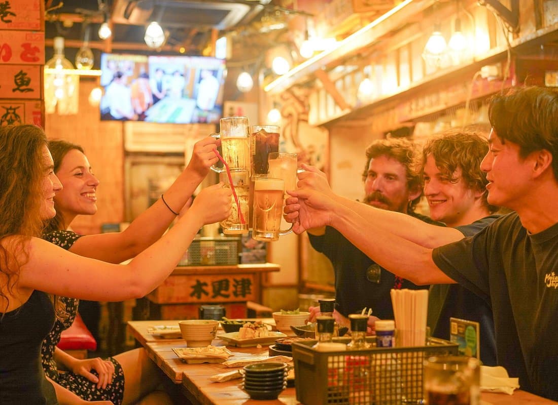 Tokyo Bar Hopping Night Tour in Shinjuku