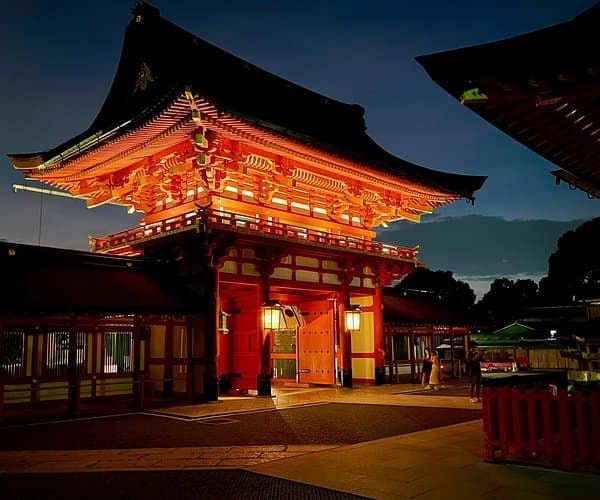 Fushimi Inari Early Morning Tour